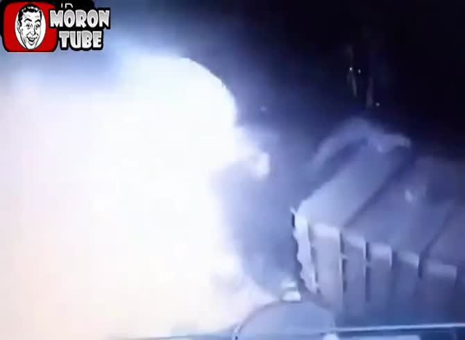 Video :A large explosion is caused by a negligent worker in China